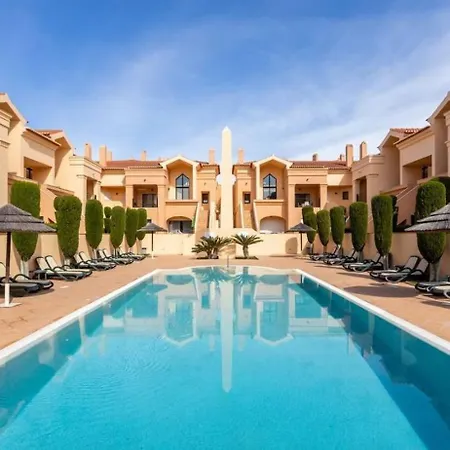 Luxurious 2-bedroom In Luz, Portugal With Shared Pool Апартаменты *