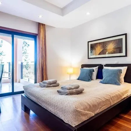 Apartamento Luxurious 2-bedroom In Luz, Portugal With Shared Pool