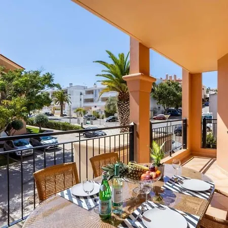 Апартаменты Luxurious 2-bedroom In Luz, Portugal With Shared Pool Praia Da Luz