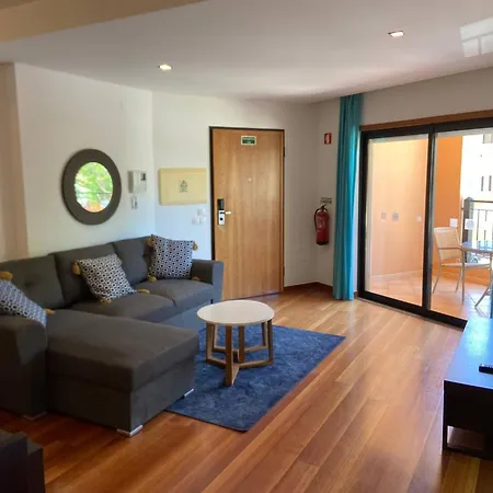 Luxurious 2-bedroom In Luz, Portugal With Shared Pool Apartamento
