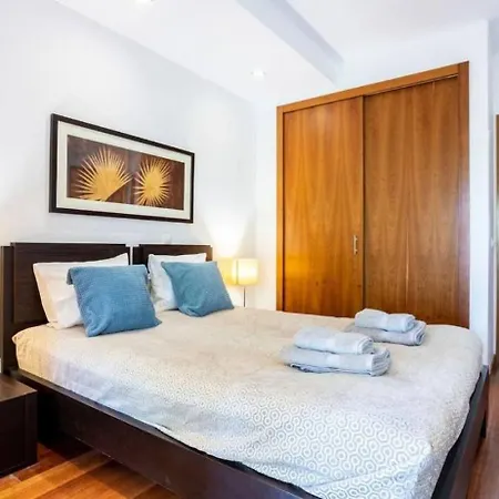 Luxurious 2-bedroom In Luz, Portugal With Shared Pool Praia Da Luz