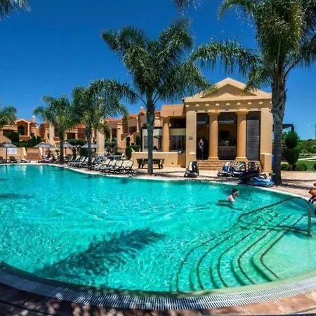 Luxurious 2-bedroom In Luz, Portugal With Shared Pool Apartamento