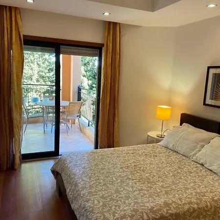 Апартаменты Luxurious 2-bedroom In Luz, Portugal With Shared Pool
