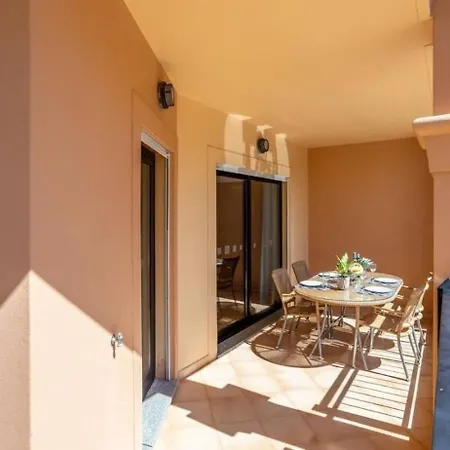 Luxurious 2-bedroom In Luz, Portugal With Shared Pool *