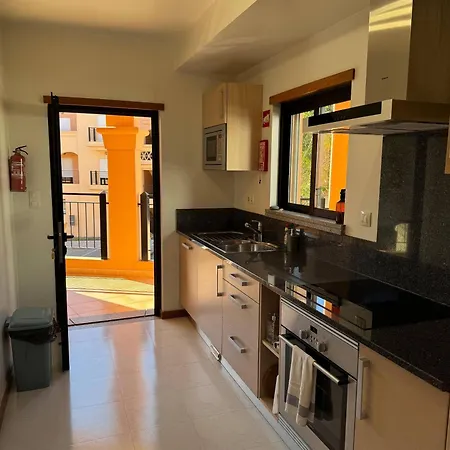 Apartamento Luxurious 2-bedroom In Luz, Portugal With Shared Pool *