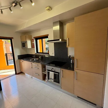 Luxurious 2-bedroom In Luz, Portugal With Shared Pool *