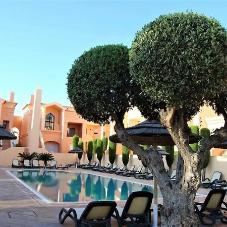 Luxurious 2-bedroom In Luz, Portugal With Shared Pool Апартаменты