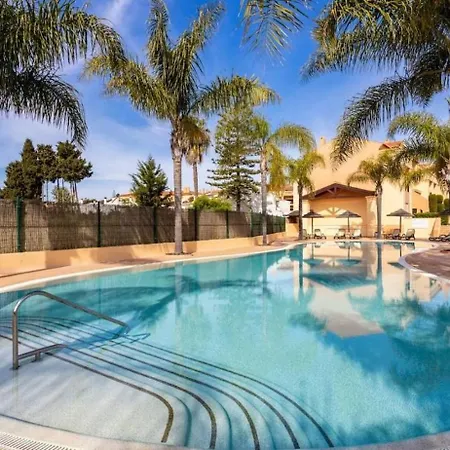 Luxurious 2-bedroom In Luz, Portugal With Shared Pool Apartamento *