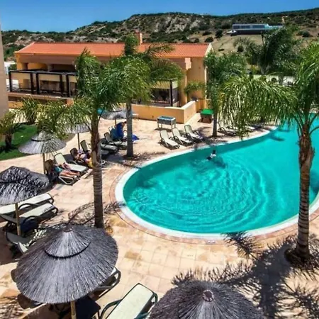 Luxurious 2-bedroom In Luz, Portugal With Shared Pool Апартаменты