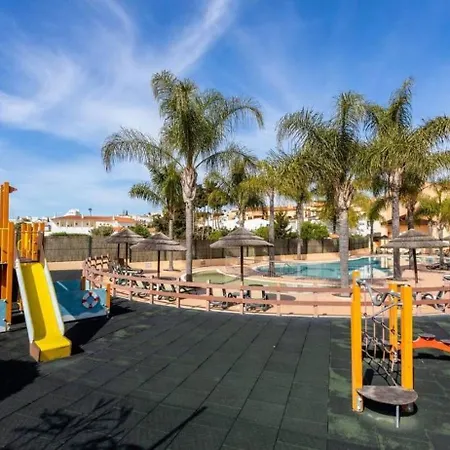 Luxurious 2-bedroom In Luz, Portugal With Shared Pool *