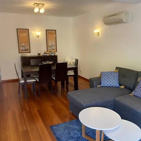 Luxurious 2-bedroom In Luz, Portugal With Shared Pool *